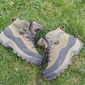 Women's Vasque Hiking Boot Size 8 Arctic Gray